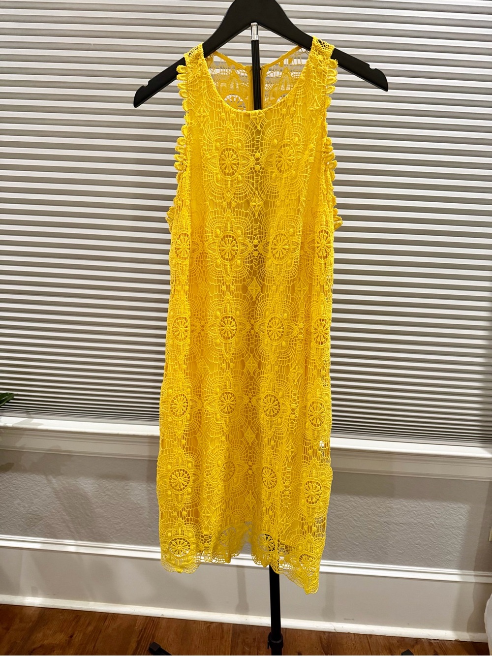 Bright Yellow Lace Sleeveless Cocktail Dress